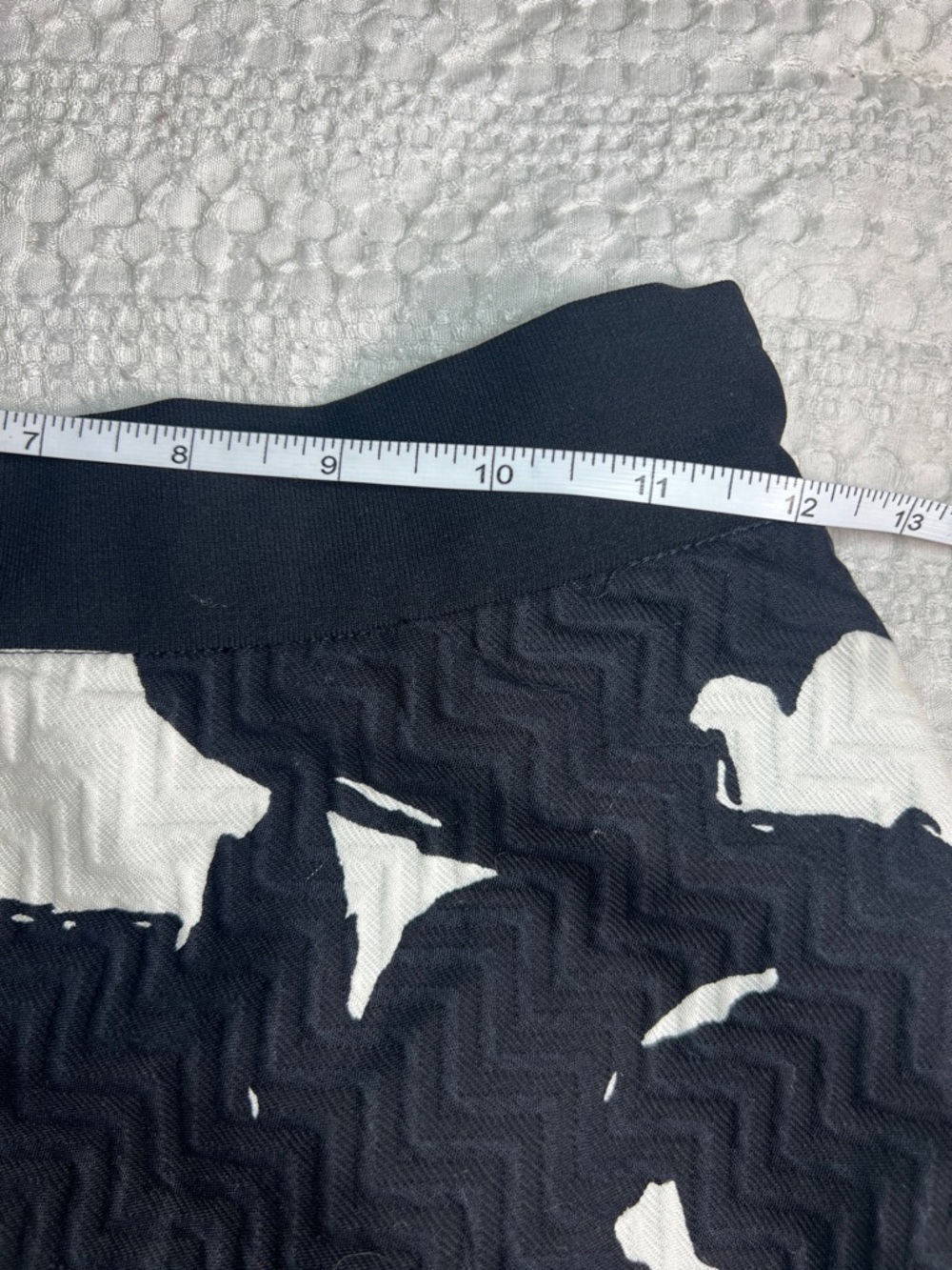Banana Republic Black & White Printed Midi Skirt size 4 - Picture 4 of 8